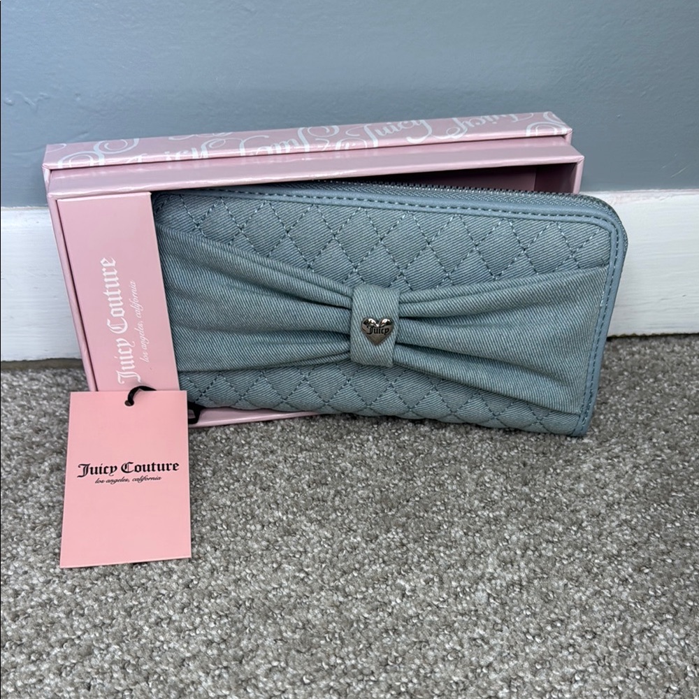 NWT Juicy Couture Blue Tied With A Bow Zip Around Quilted Wallet